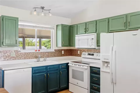 Kitchen - 21 Jacqueline Cir, O'fallon, MO 63368 photo 2 of 4