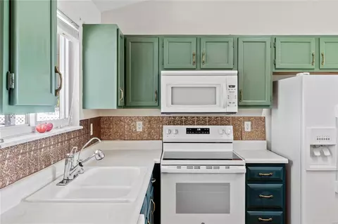 Kitchen - 21 Jacqueline Cir, O'fallon, MO 63368 photo 3 of 4