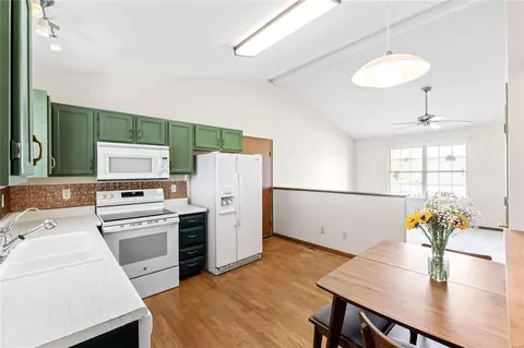 Kitchen - 21 Jacqueline Cir, O'fallon, MO 63368 photo 4 of 4