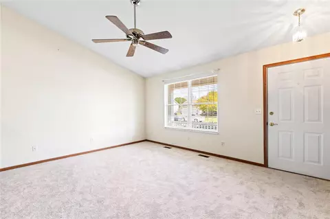 Living - 21 Jacqueline Cir, O'fallon, MO 63368 photo 2 of 3