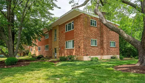 205 Monclay Ct #2W, Saint Louis, MO 63122