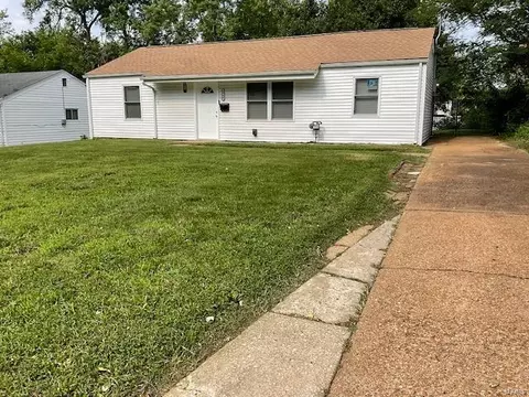 9765 Vickie Pl, Saint Louis, MO 63136