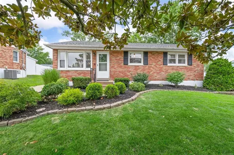 9940 Slevin Ln, Green Park, MO 63123