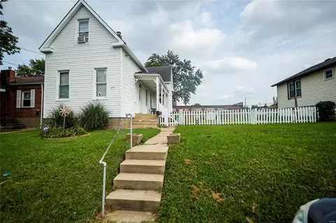 768 Pardella Ave, Saint Louis, MO 63125
