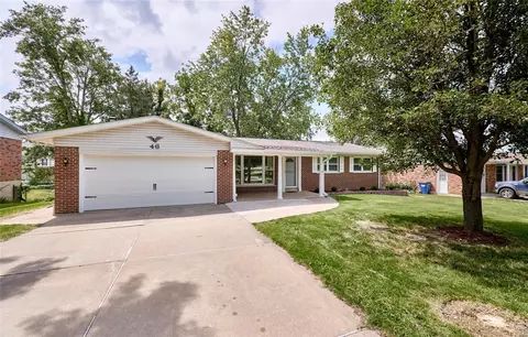 46 Cloverdale Dr, Saint Charles, MO 63304