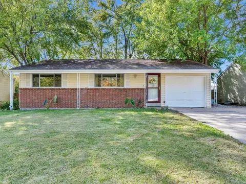27 Kingsway Dr, Wentzville, MO 63385