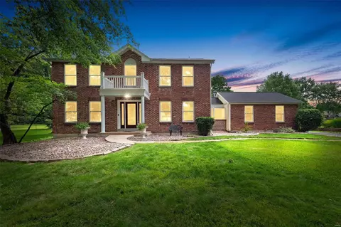 1906 Bentwood Ct, Chesterfield, MO 63005