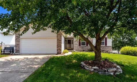 978 S Brampton Dr, Saint Charles, MO 63304