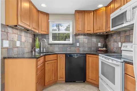 Kitchen - 324 Heyden Dr, Eureka, MO 63025 photo 2 of 4
