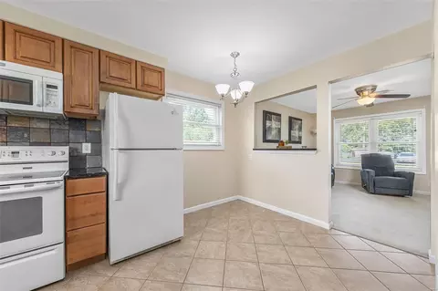 Kitchen - 324 Heyden Dr, Eureka, MO 63025 photo 4 of 4