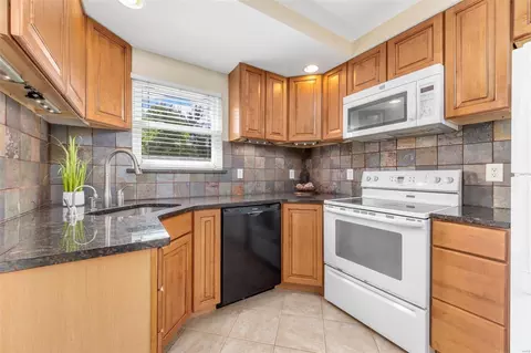 Kitchen - 324 Heyden Dr, Eureka, MO 63025 photo 1 of 4