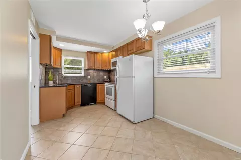 Kitchen - 324 Heyden Dr, Eureka, MO 63025 photo 3 of 4