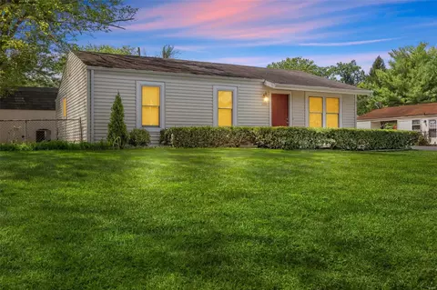 324 Heyden Dr, Eureka, MO 63025