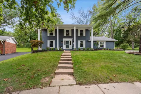 17 White Plains Dr, Chesterfield, MO 63017