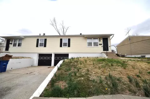 1034 Dardenne St, Saint Charles, MO 63301