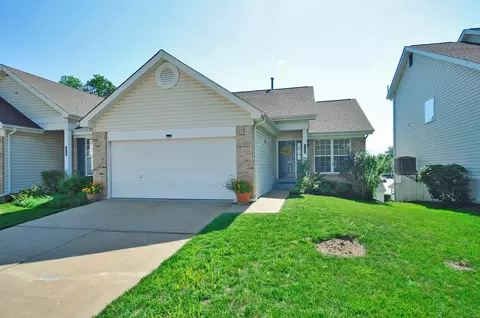 1020 Arbor Pointe Dr, Manchester, MO 63088