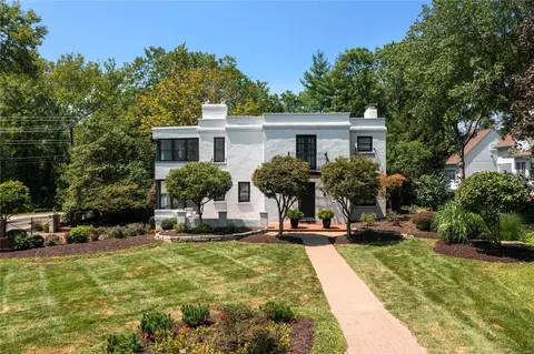 Exterior - 1 Daniel Rd, Ladue, MO 63124 photo 2 of 10