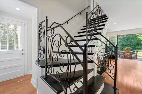 Entry Way - 1 Daniel Rd, Ladue, MO 63124 photo 2 of 3