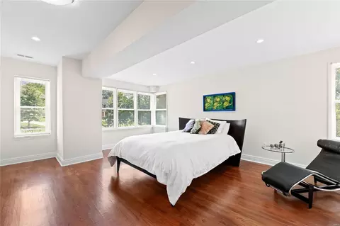 Bedroom - 1 Daniel Rd, Ladue, MO 63124 photo 1 of 4