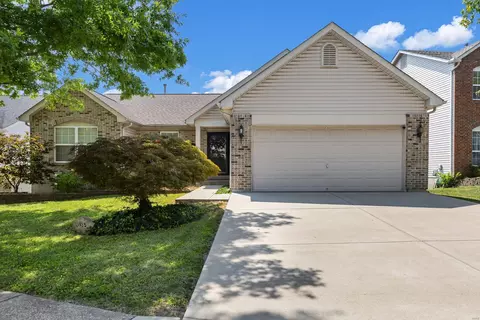 1435 Hawkins Corners Dr, Fenton, MO 63026