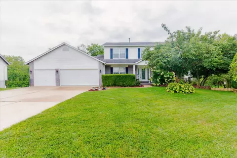 750 Oak Leaf Bluff Dr, Saint Charles, MO 63304