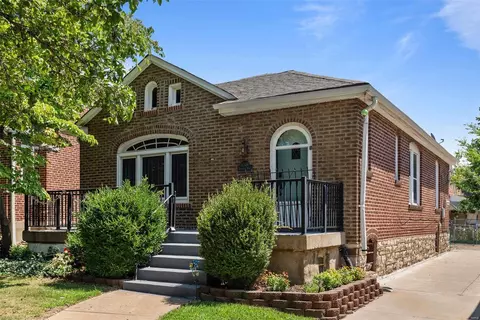 6504 Parkwood Pl, Saint Louis, MO 63116