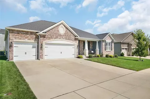 704 Bretton Trails Dr, Lake Saint Louis, MO 63367