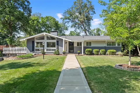 11909 Claychester Dr, Des Peres, MO 63131