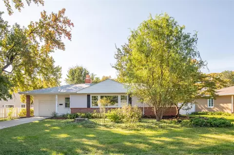 640 Lewiston Dr, Saint Louis, MO 63122