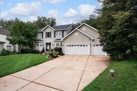 Exterior - 1104 New Ballwin Oaks Dr, Ballwin, MO 63021 photo 4 of 10