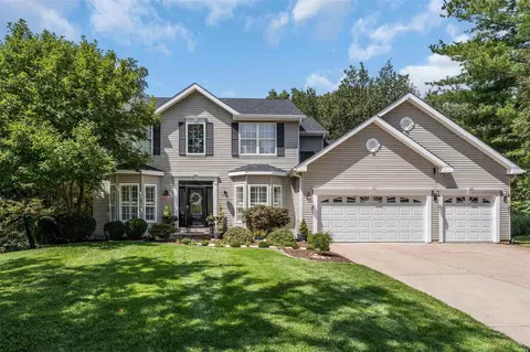 1104 New Ballwin Oaks Dr, Ballwin, MO 63021