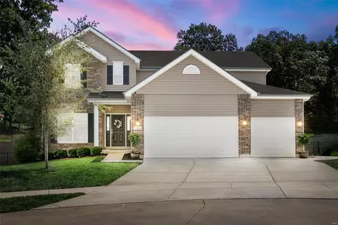 150 Hidden Bluffs Dr, Lake Saint Louis, MO 63367