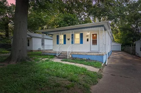 10180 Count Dr, Saint Louis, MO 63136