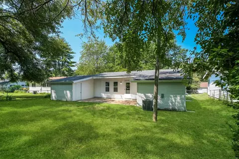 6808 Saint Olaf Dr, Saint Louis, MO 63134