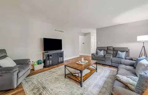 Living - 569 Monroe Mill Dr, Ballwin, MO 63011 photo 4 of 5