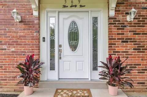 Entry Way - 569 Monroe Mill Dr, Ballwin, MO 63011 photo 1 of 5