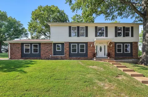 569 Monroe Mill Dr, Ballwin, MO 63011
