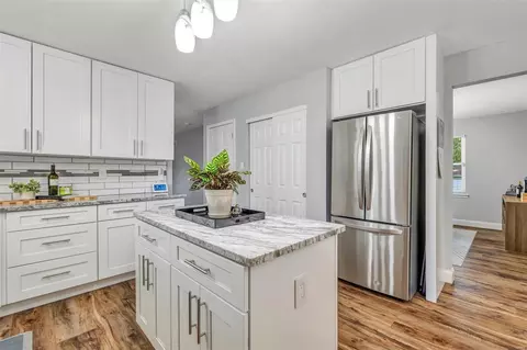 Kitchen - 569 Monroe Mill Dr, Ballwin, MO 63011 photo 5 of 7
