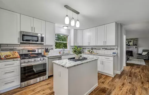 Kitchen - 569 Monroe Mill Dr, Ballwin, MO 63011 photo 2 of 7