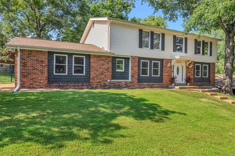 Exterior - 569 Monroe Mill Dr, Ballwin, MO 63011 photo 2 of 17