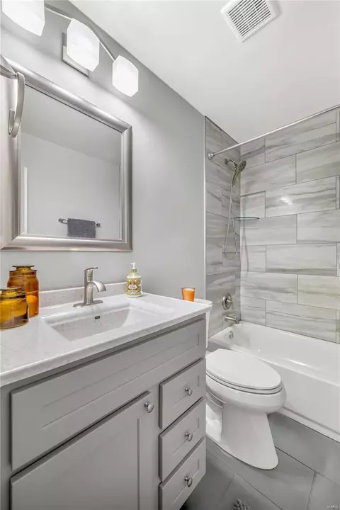 Bath - 569 Monroe Mill Dr, Ballwin, MO 63011 photo 5 of 5