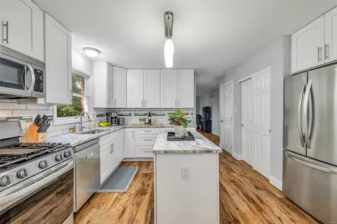Kitchen - 569 Monroe Mill Dr, Ballwin, MO 63011 photo 3 of 7
