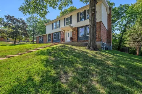 Exterior - 569 Monroe Mill Dr, Ballwin, MO 63011 photo 3 of 17