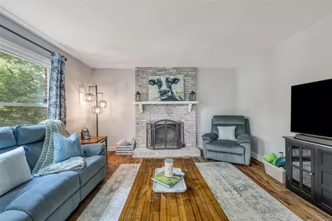 Living - 569 Monroe Mill Dr, Ballwin, MO 63011 photo 5 of 5