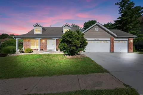 16740 Stanford Place Dr, Florissant, MO 63034
