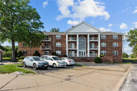 4339 Sunridge Dr #E, Saint Louis, MO 63125