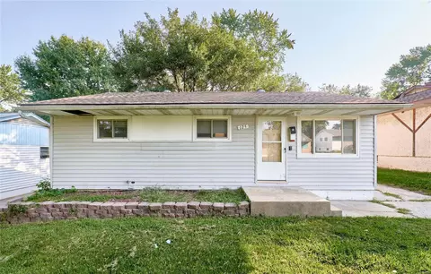 125 Perthshire Rd, Saint Louis, MO 63137