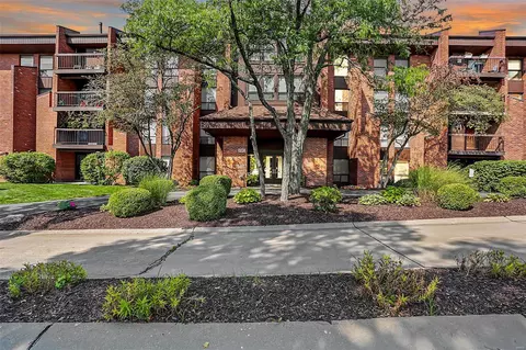 585 Coeur De Royale Dr #104, Saint Louis, MO 63141