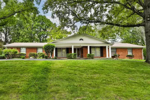 11592 New London Dr, Saint Louis, MO 63141