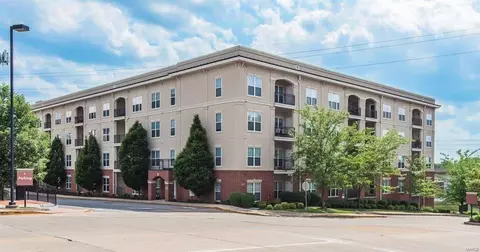1270 Strassner Dr #3301, Brentwood, MO 63144